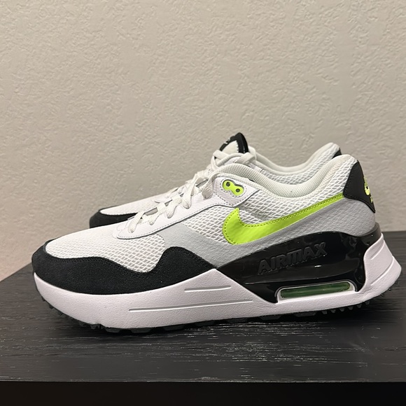 New Size 10 Men’s Nike Air Max SYSTM White Black DM9537-100 Athletic Sneakers - Picture 5 of 9